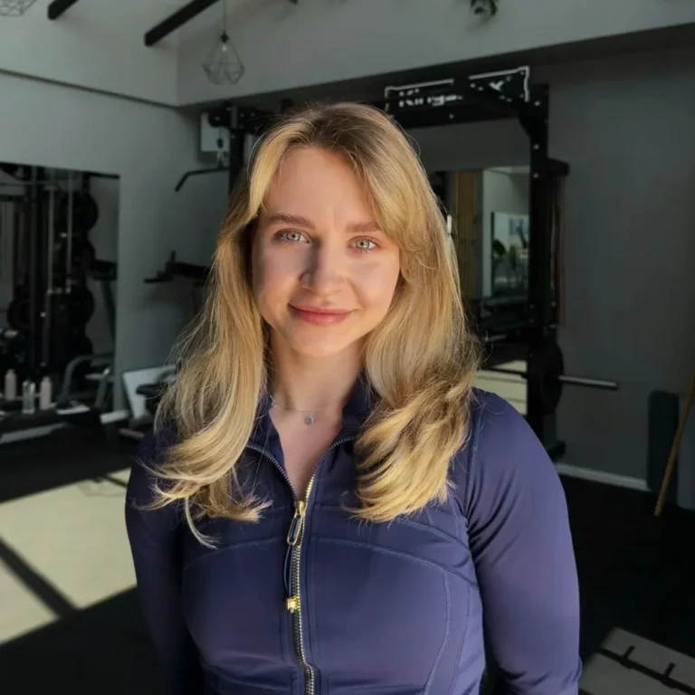 antrenoarea personala madalina in studio-ul de fitness privata atelia