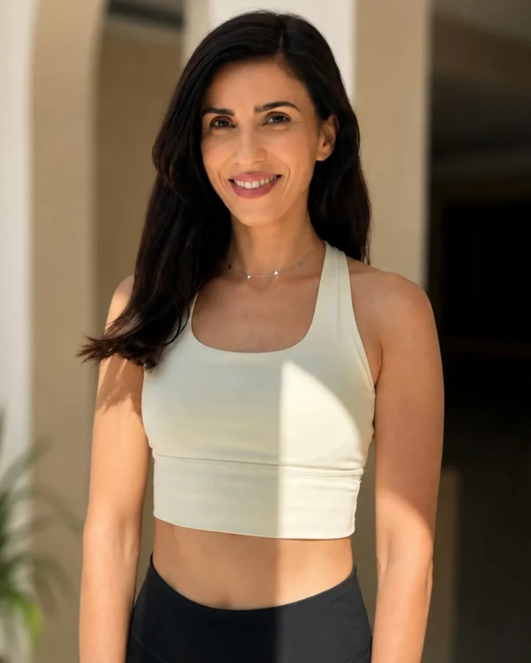 Imagine portrait cu Dana Mihai, instructor pilates reformer si mat in studio-ul de pilates Atelia