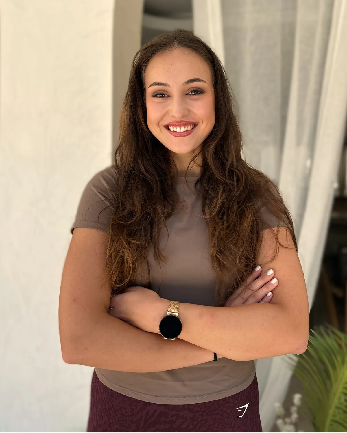 Imagine portrait cu Monica Mihaela Salame, instructor pilates reformer si mat, antrenor fitness si terapeut masaj in studio-ul Atelia